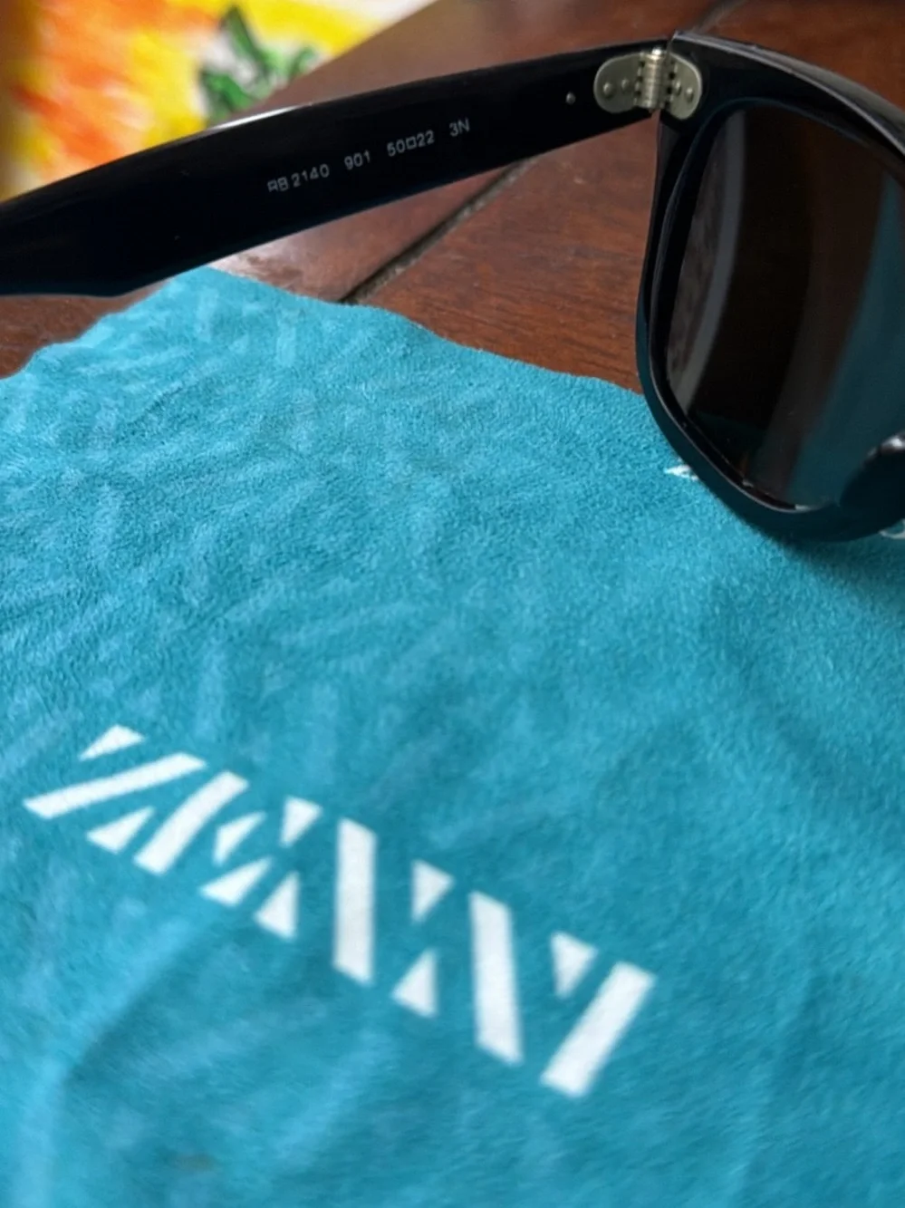 N/A black wayfarer